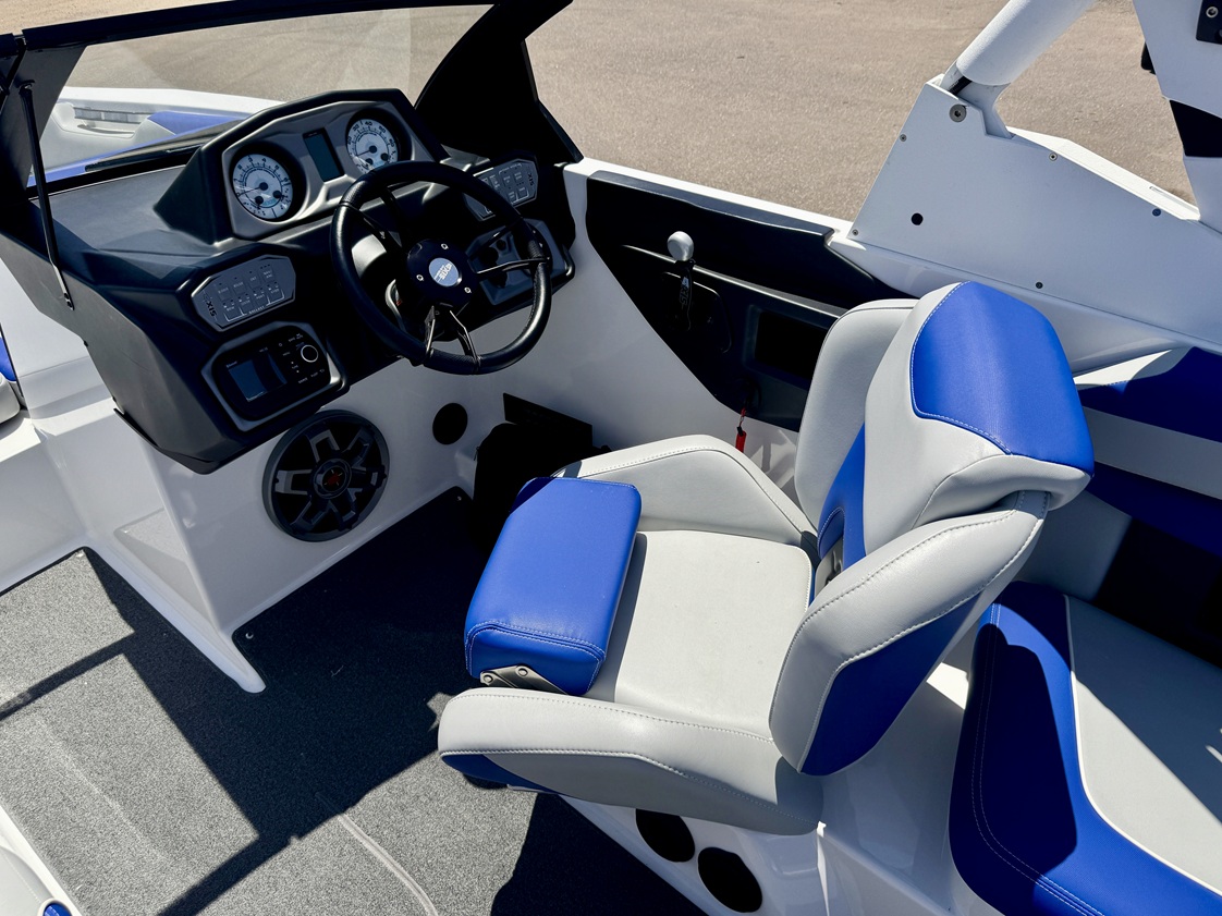 2020 Axis A24 - LIKE NEW - 80 HOURS - M6DI Icon